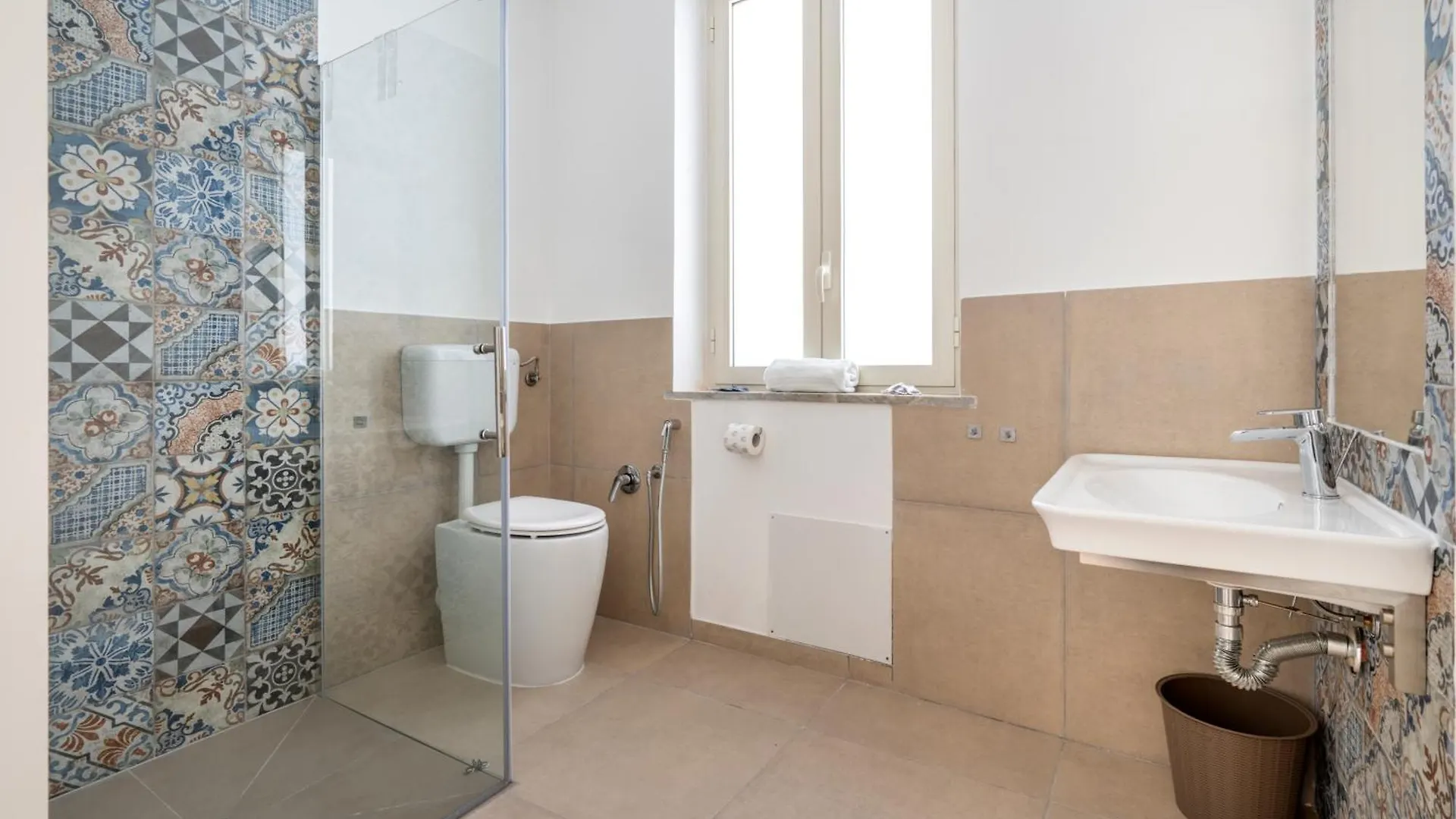 فندق Mondello House باليرمو إيطاليا